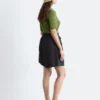 Kniekurze Shorts mit Kordelzug