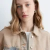 Kurze, überfärbte Jeansjacke