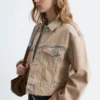 Kurze, überfärbte Jeansjacke