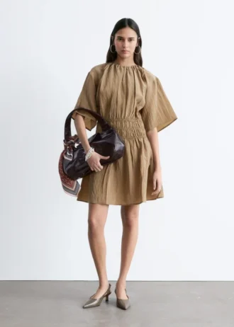 Kurzärmeliges Minikleid mit Rüschen