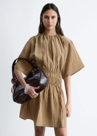 Kurzärmeliges Minikleid mit Rüschen