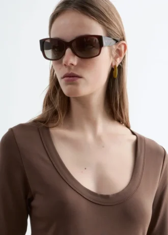 Sonnenbrille mit ovalem Rahmen