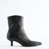 Leder-Stiefeletten mit Kitten-Heel