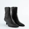 Leder-Stiefeletten mit Kitten-Heel
