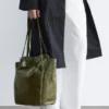 Leder-Tragetasche mit Schnallenriemen