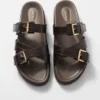Ledersandalen mit gekreuzten Riemen