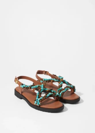 Ledersandalen mit Perlenverzierung