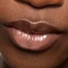 Leicht bräunlicher Lipgloss für die Lippen