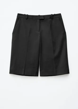 Maßgeschneiderte knielange Shorts