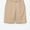 Maßgeschneiderte knielange Shorts