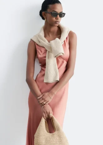 Midikleid mit V-Ausschnitt