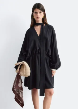 Minikleid mit Schaldetail