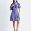 Minikleid mit Schleifenausschnitt