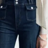 Press-Crease-Jeans mit ausgestelltem Bein