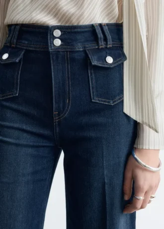 Press-Crease-Jeans mit ausgestelltem Bein