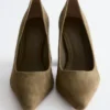 Pumps aus Wildleder mit Blockabsatz
