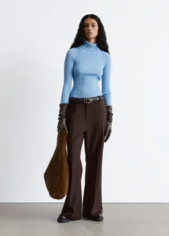 Rippgestrickter Lurex-Rollkragenpullover