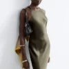Ärmelloses Midikleid aus Satin