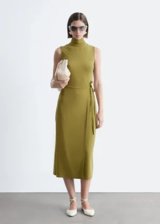 Ärmelloses Midikleid mit Rollkragen