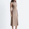 Ärmelloses Midikleid mit Rollkragen