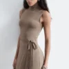Ärmelloses Midikleid mit Rollkragen