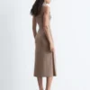 Ärmelloses Midikleid mit Rollkragen