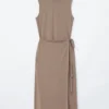 Ärmelloses Midikleid mit Rollkragen