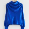 Satinbluse mit Wasserfallausschnitt