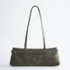 Schlanke Schultertasche