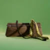 Schlanke Schultertasche