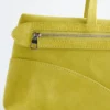 Schlanke Schultertasche
