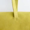 Schlanke Schultertasche