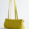 Schlanke Schultertasche