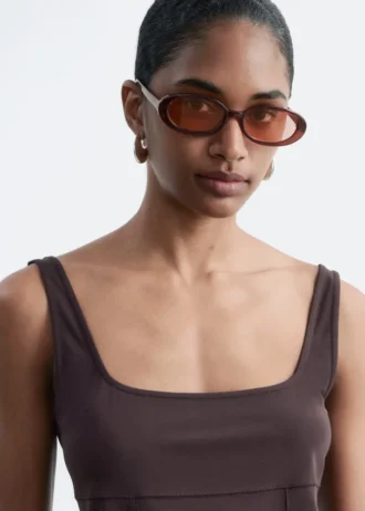 Schlanke Sonnenbrille mit ovalem Rahmen