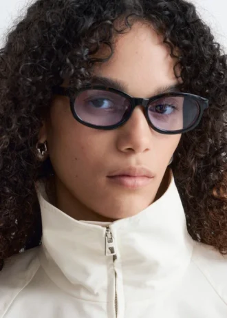 Schmale rechteckige Sonnenbrille