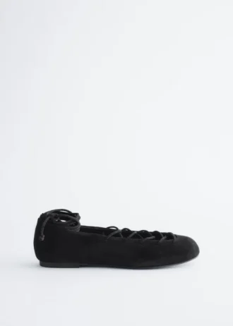 Schnürbare Ballerinas aus Leder