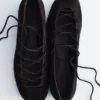 Schnürbare Ballerinas aus Leder