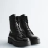 Schnürstiefel aus Leder