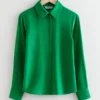 Seiden-Bluse mit Muschelknöpfen