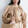 Skulpturale Bluse mit Kordelzug