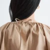 Skulpturale Bluse mit Kordelzug