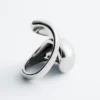 Skulpturaler Ring mit zwei Windungen