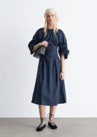Skulpturales Midikleid mit Kordelzug