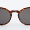 Sonnenbrille mit klassisch rundem Rahmen
