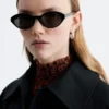 Sonnenbrille mit ovalem Rahmen