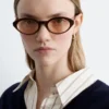 Sonnenbrille mit ovalem Rahmen