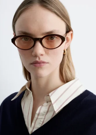 Sonnenbrille mit ovalem Rahmen