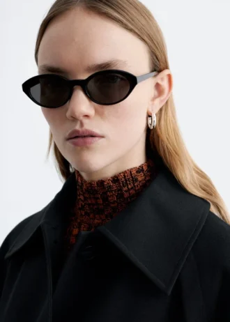 Sonnenbrille mit ovalem Rahmen