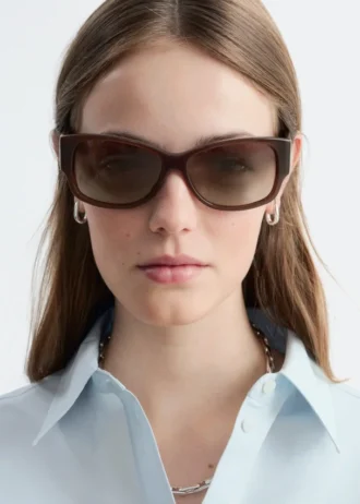 Sonnenbrille mit ovalem Rahmen