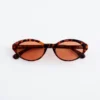 Sonnenbrille mit ovalem Rahmen